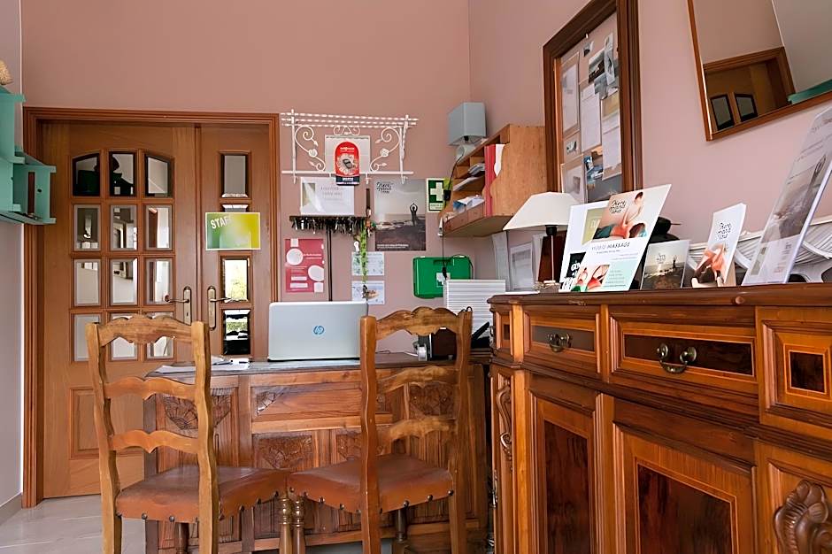 Ericeira Chill Hill Hostel & Private Rooms