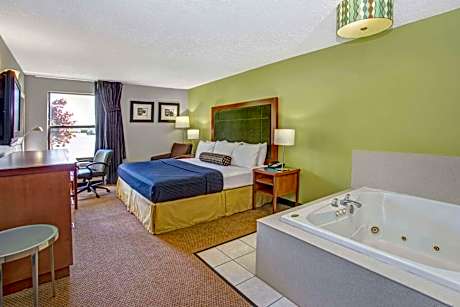 1 King Bed, Non-Smoking