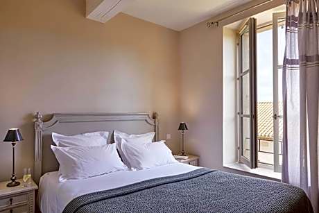 Two-Bedroom House with Terrace or Garden - Vendangeurs