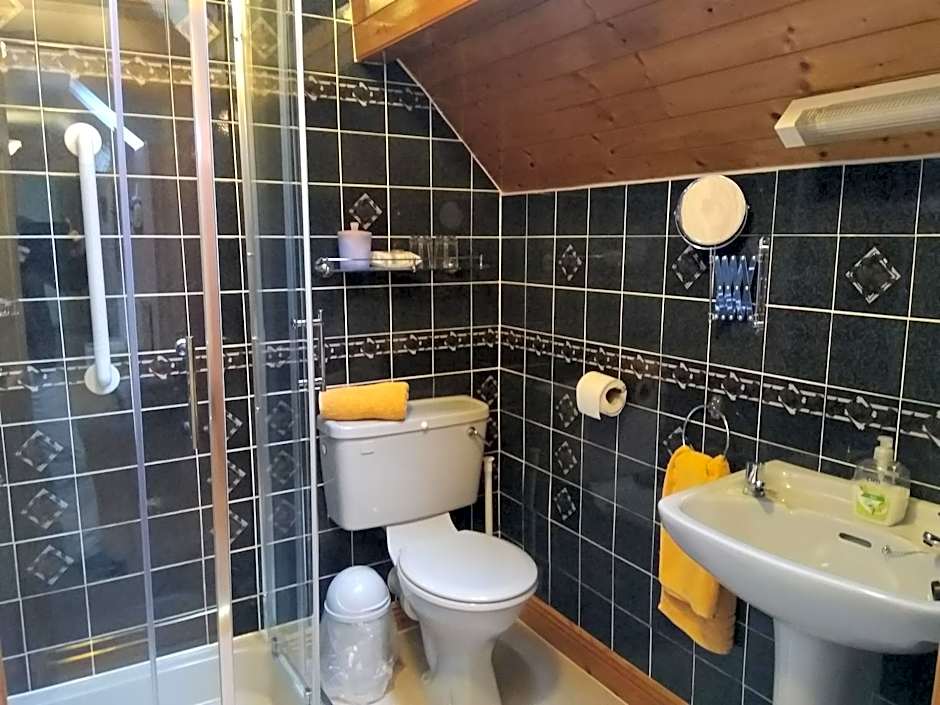 Twin Oaks Bed & Breakfast