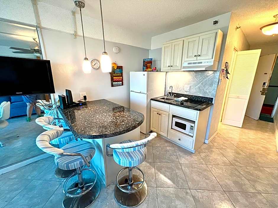 3rd Floor Balcony Beach View Studio Condo in the Beach Club