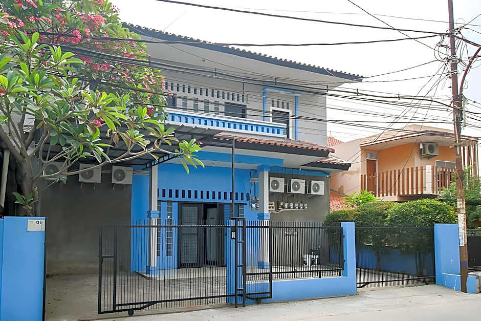 RedDoorz near Margonda Raya