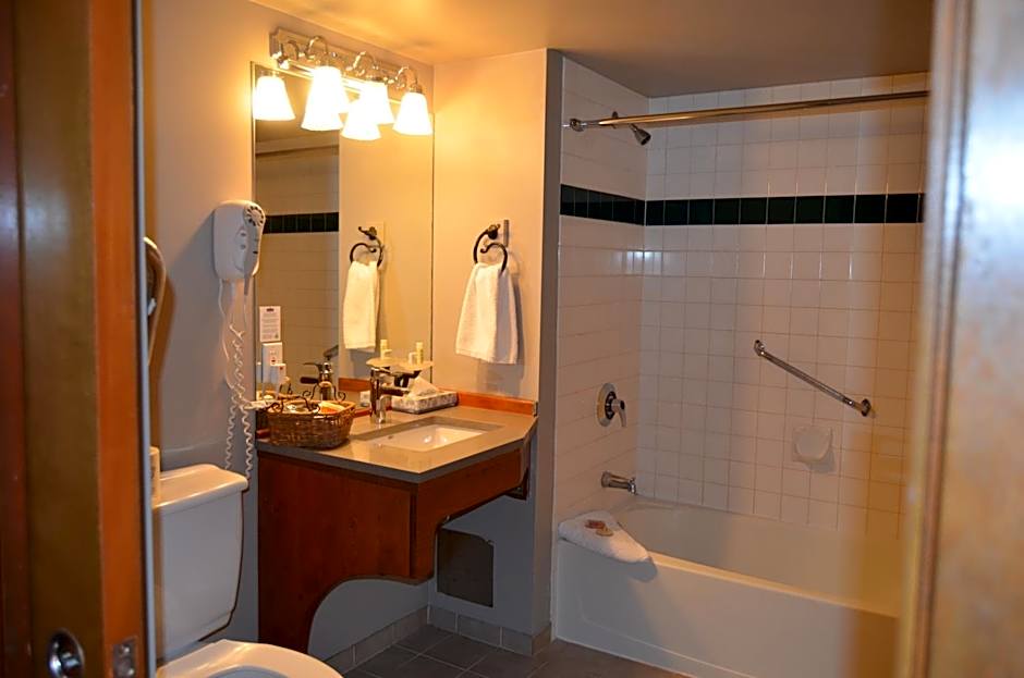 Howe Sound Inn & Brewing Company