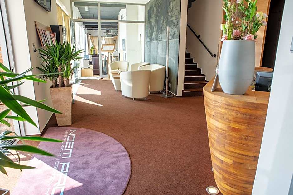 Restaurant & Design Hotel Noem Arch