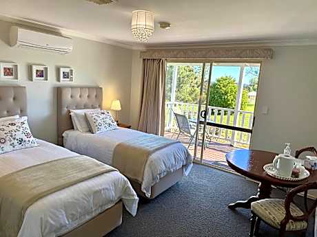 Deluxe Twin Room Type A