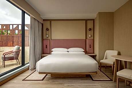 Standard, Guest room, 1 King, Low floor, Balcony