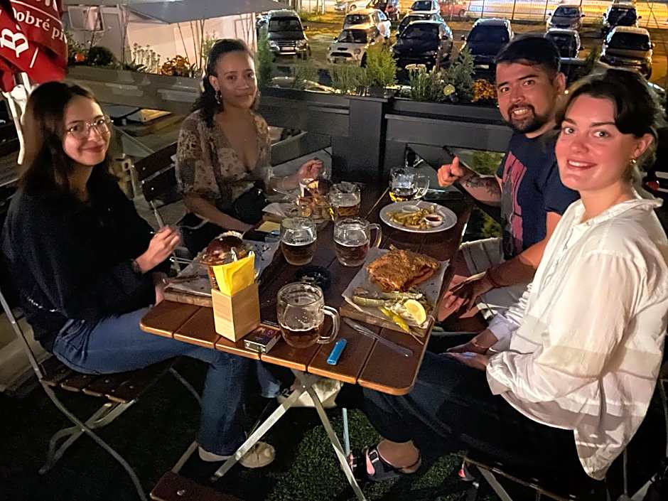 Balazs Guesthouse - in a green area, with our own garden - next to Metro 4 station