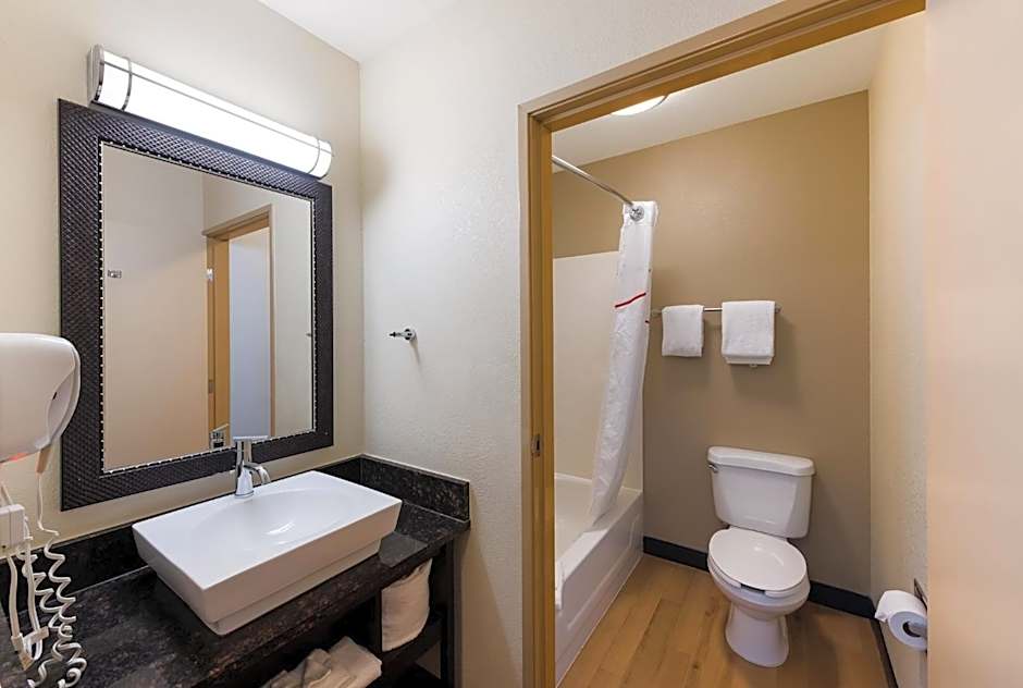 Red Roof PLUS+ Columbus Downtown- Convention Center