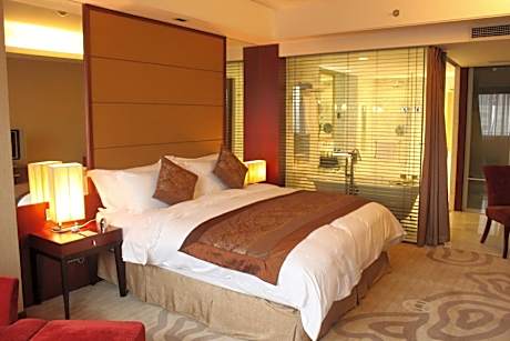 Family Suite 2 King Non-Smoking