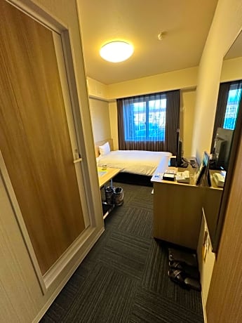 Single Room with Bathroom - Non-Smoking