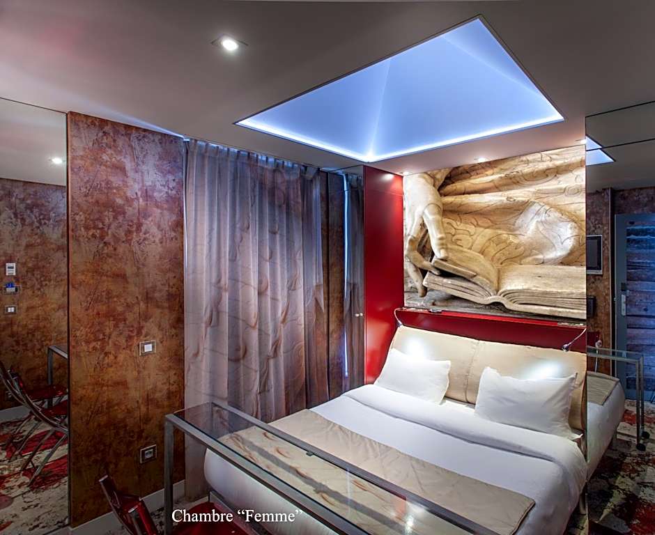 Apostrophe Hotel