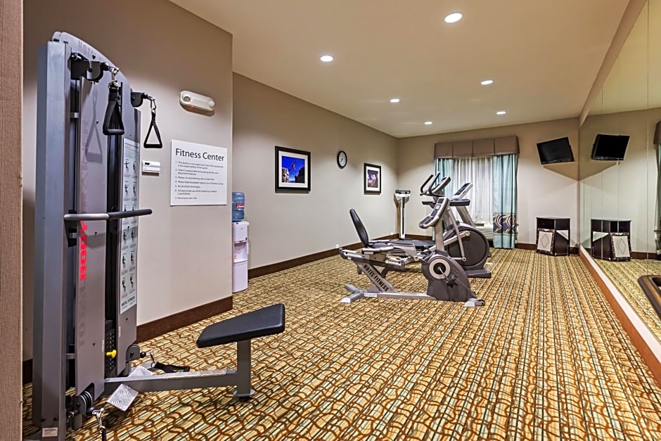 Holiday Inn Express & Suites Cleveland By IHG