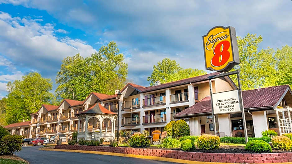 Super 8 by Wyndham Downtown Gatlinburg at Convention Center