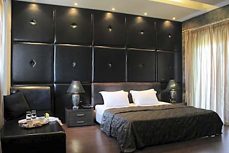 Family Room (2 Adults + 2 Children)