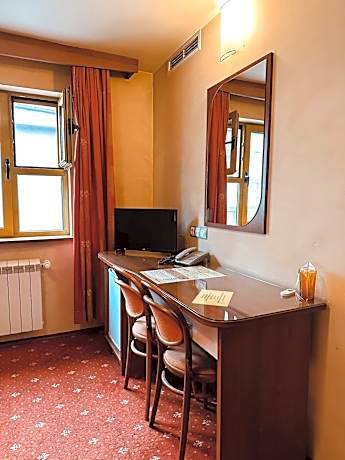 Double Business Room - 2 Single rooms with 1 Bathroom