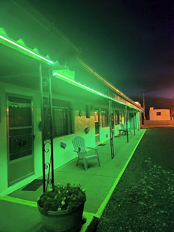 Maverick Motel