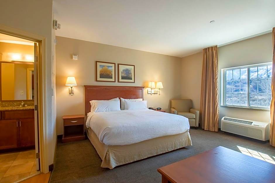 Western Slope Suites Parachute