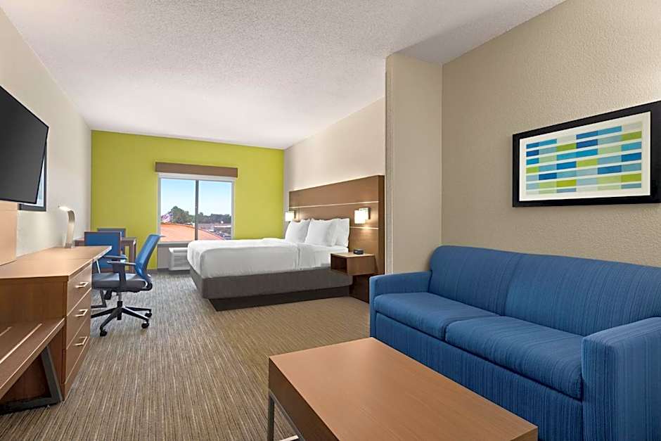 Holiday Inn Express & Suites Akron Regional Airport Area by IHG