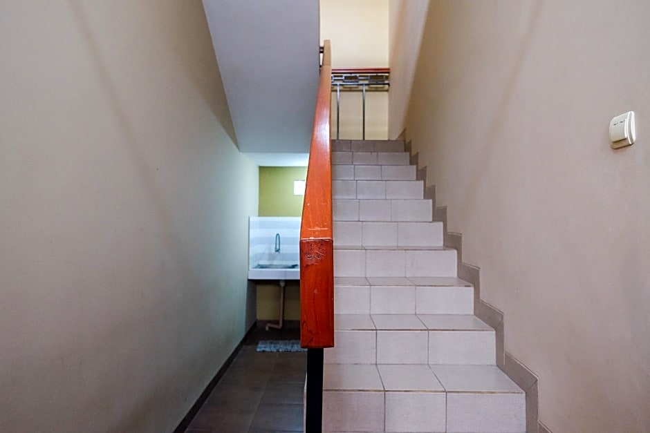 RedDoorz Syariah near Perempatan Kartasura