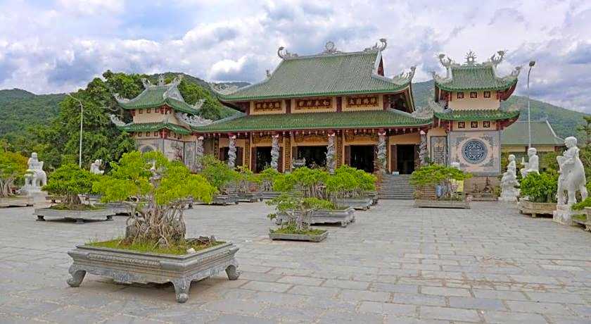 Whale Ocean View Hotel