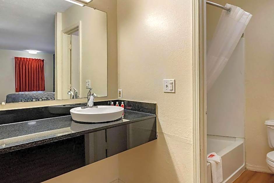Quality Inn & Suites Columbus West