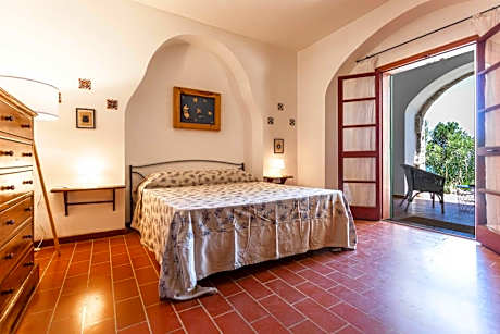 Queen Room with Garden View