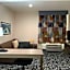 La Quinta Inn & Suites by Wyndham-Red Oak TX IH-35E