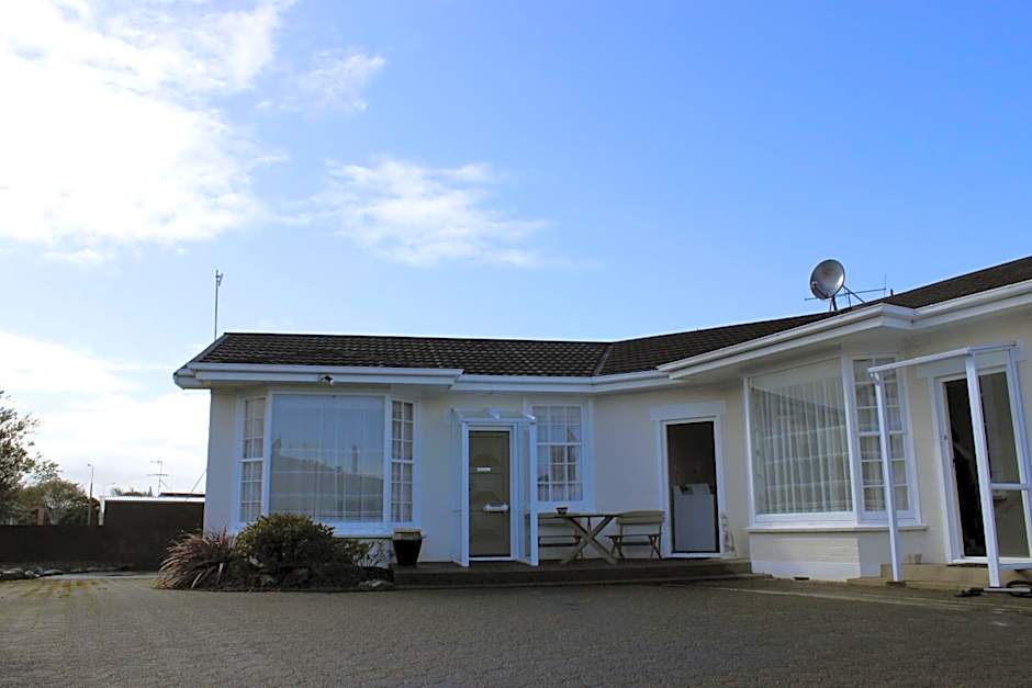 Colonial Motel