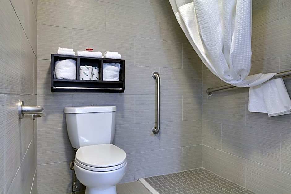 Travelodge by Wyndham Calhoun South I-75