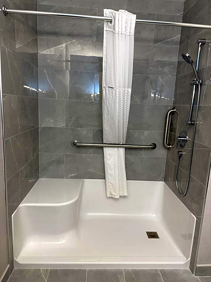 Delavan Inn and Suites