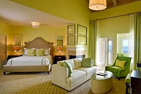 King Suite with Sofa Bed and Ocean View