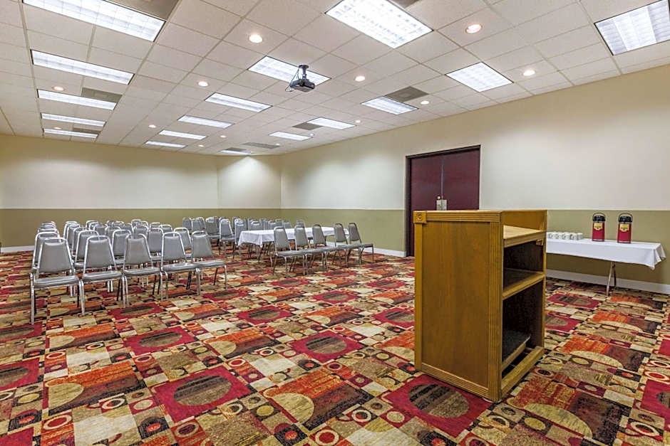 Days Inn by Wyndham Sherman