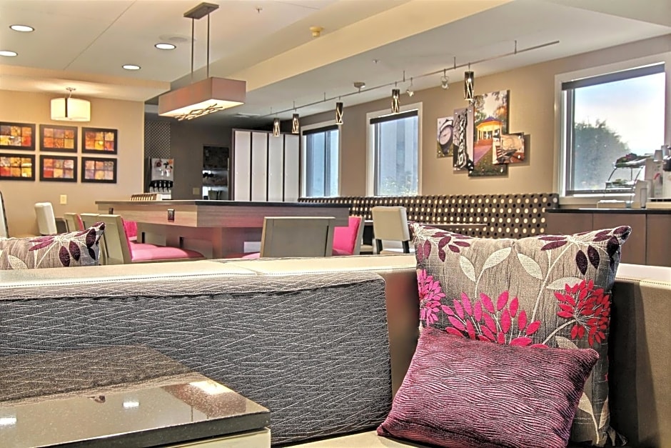 Holiday Inn Express Fargo - West Acres By IHG