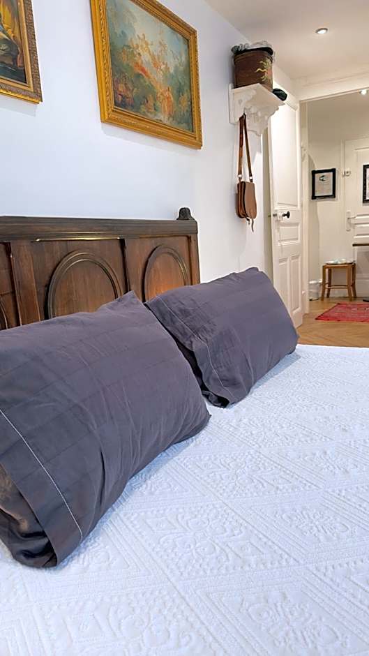 Chambre de charme au coeur du vieux Valence - Confort & Calme