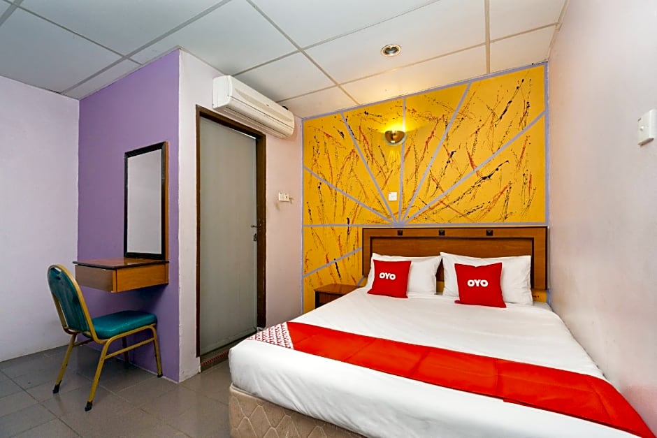 OYO 90929 DJ Hotel