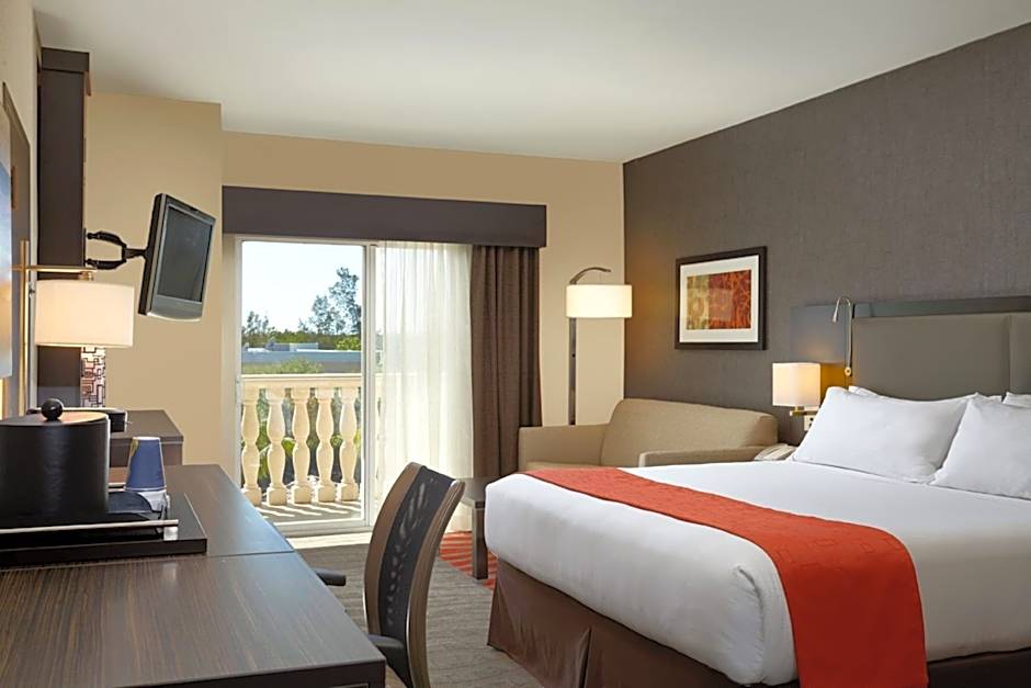 Holiday Inn Express & Suites Naples Downtown - 5th Avenue