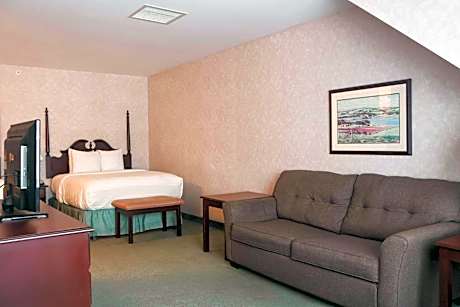 2 Double Beds Efficiency Suite, different building