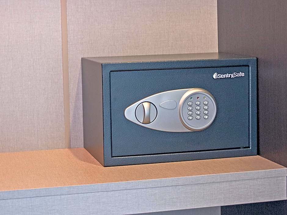 Hideaway Guest House And Bar