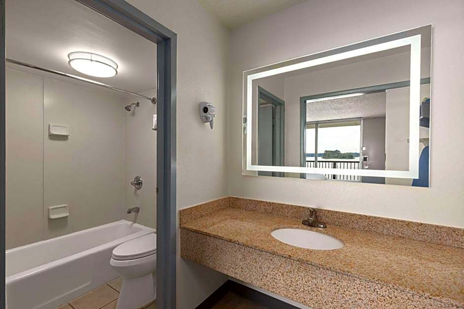 Super 8 by Wyndham Riverside AL