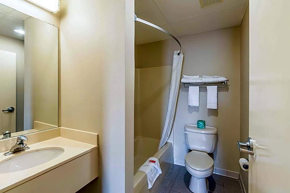 Econo Lodge Inn & Suites Middletown