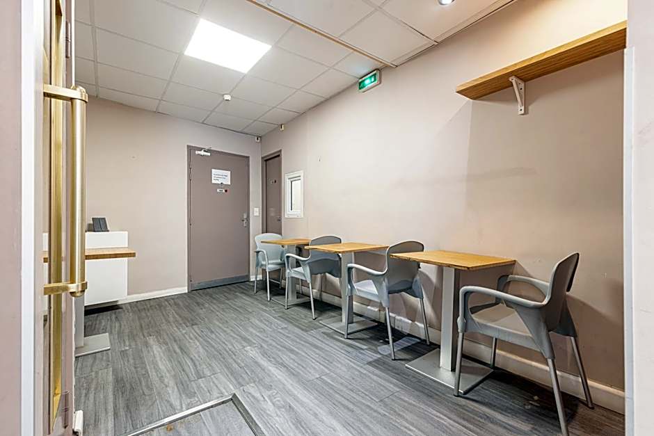 Modern Waikiki Hotel