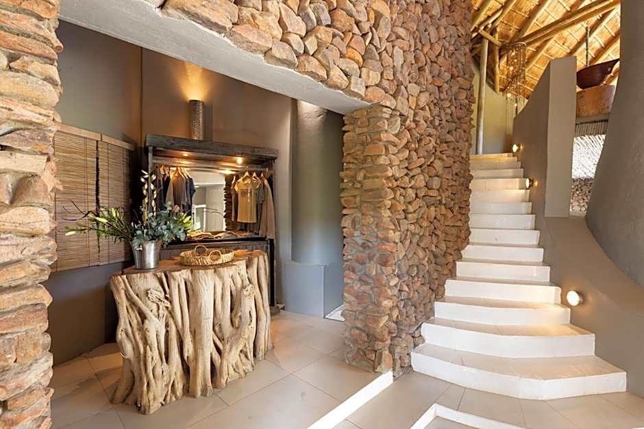 Clifftop Exclusive Safari Hideaway