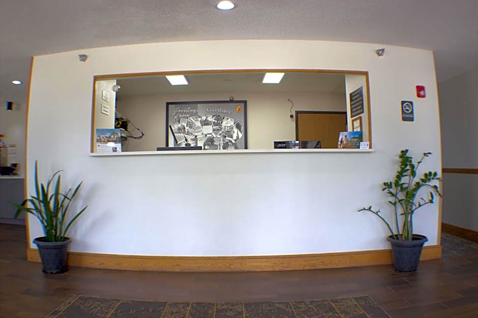 Super 8 by Wyndham Gardner