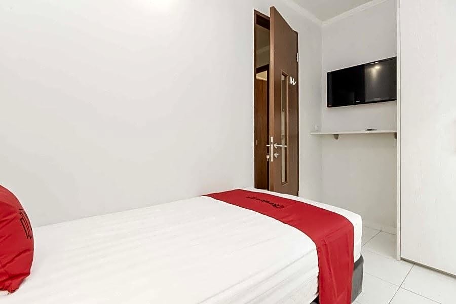 RedDoorz Syariah Plus @ Jatibening