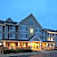 Country Inn & Suites by Radisson, West Bend, WI