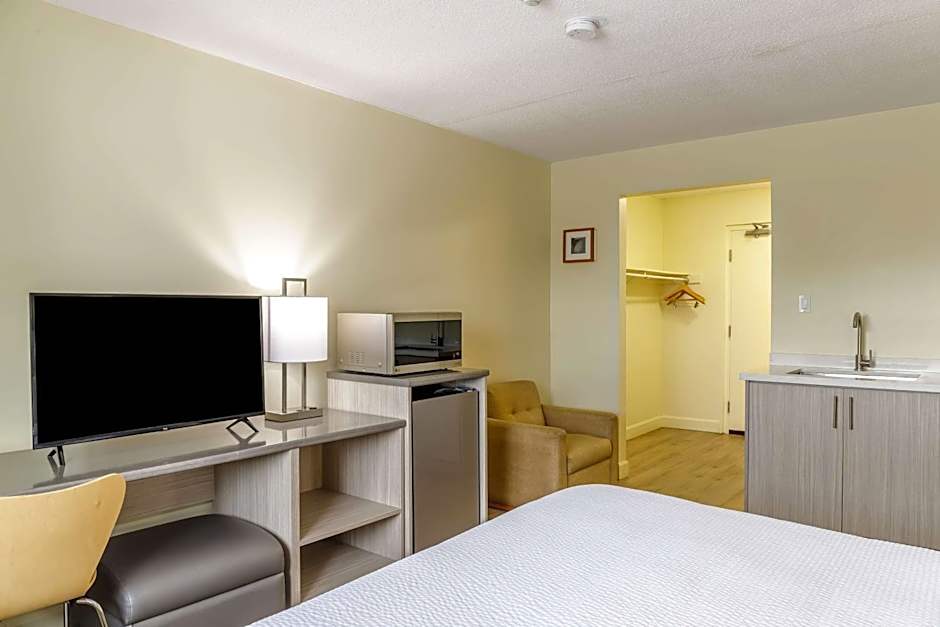 Motel 6 Niagara Falls, ON Near the Falls