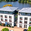 Riverside Hotel