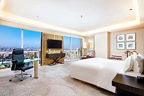 Luxury King Room with Lake View