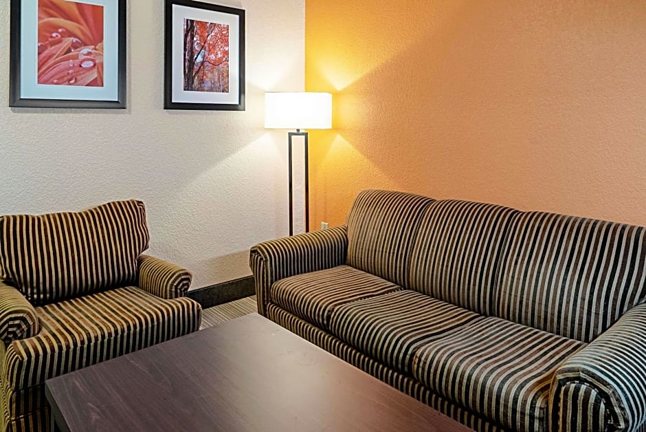 Quality Inn & Suites Robbinsville