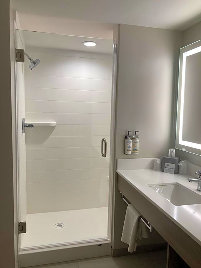 Holiday Inn Express and Suites Winchester By IHG